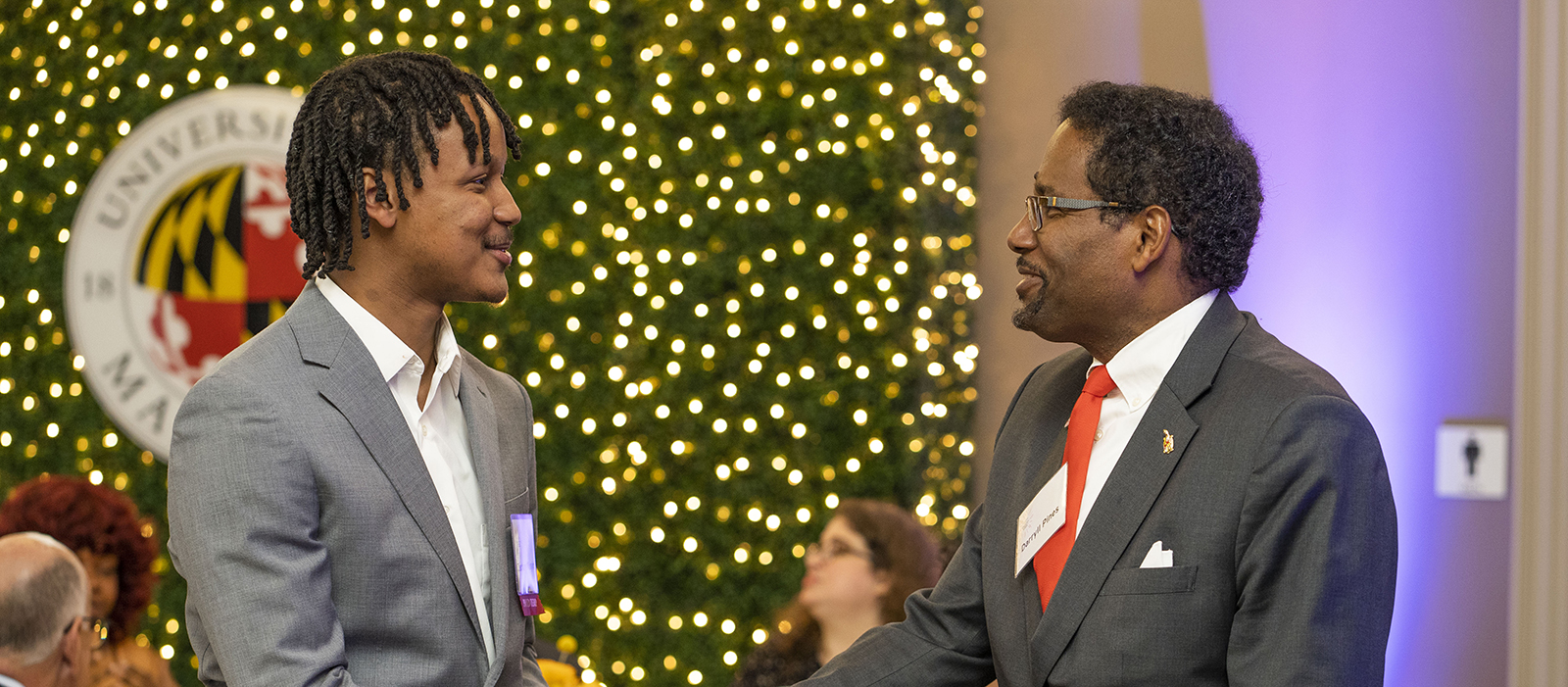 student shakes hand with President Pines